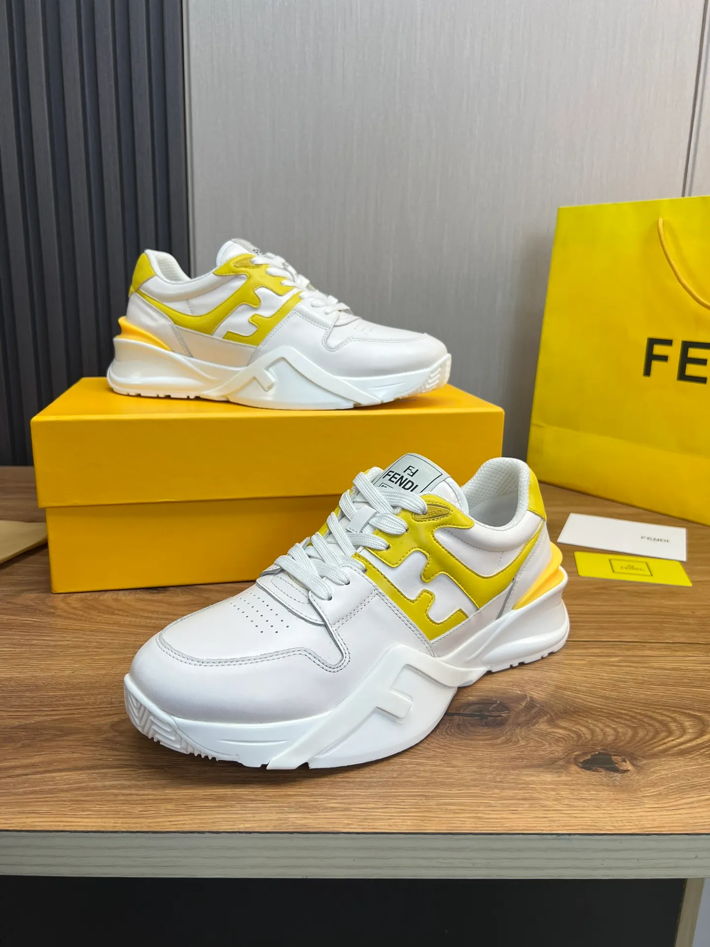 Men's shoes 💰520💰 Fendi [Fendi] hot style is on the market 🔥Fashionable casual men's shoes 🔱 Made of original cowhide + breathable mesh lining + sheepskin feet, perfect shape, top quality, you deserve it 🔜Original outsole, ultra-light, non-slip and wear-resistant 👣 Standard size 38-44 (customized in 45)